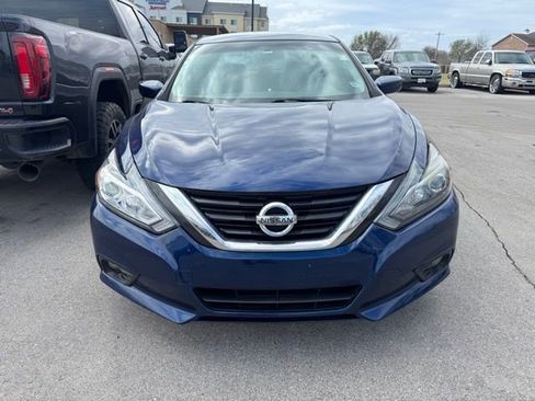 Used 2017 Nissan Altima 2.5 SR image 2