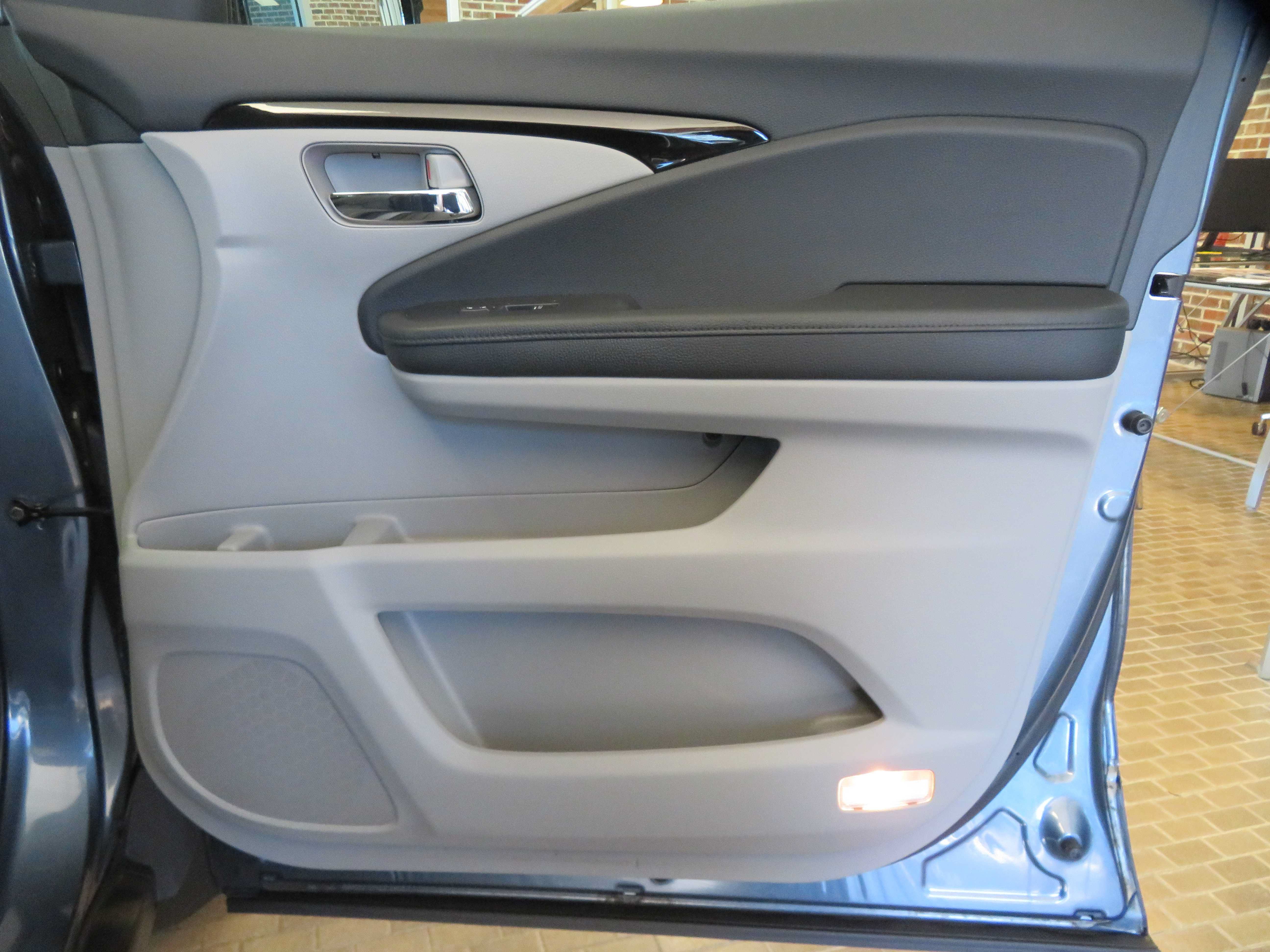 Used 2017 Honda Pilot Elite image 29