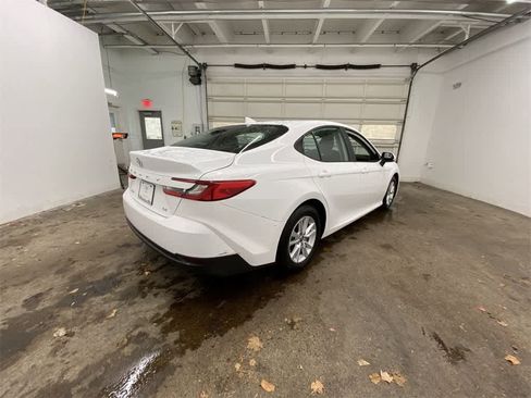 Used 2025 Toyota Camry LE image 6