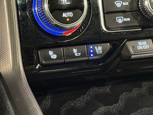 Used 2022 GMC Yukon XL Denali image 32