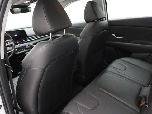 Used 2023 Hyundai Elantra Limited image 10