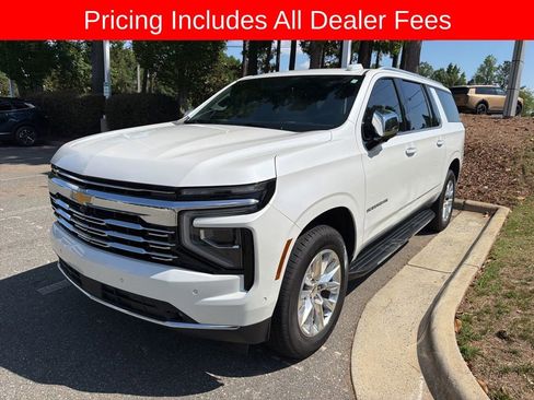 Used 2025 Chevrolet Suburban Premier AWD/4WD image 2