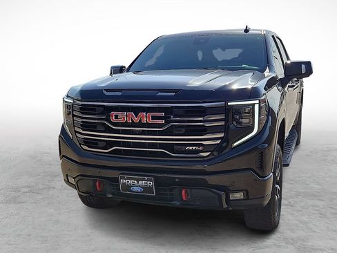 Used 2025 GMC Sierra 1500 AT4 w/ AT4 Premium Package AWD/4WD image 4