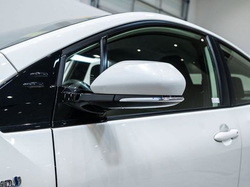 Used 2020 Toyota Prius LE image 9