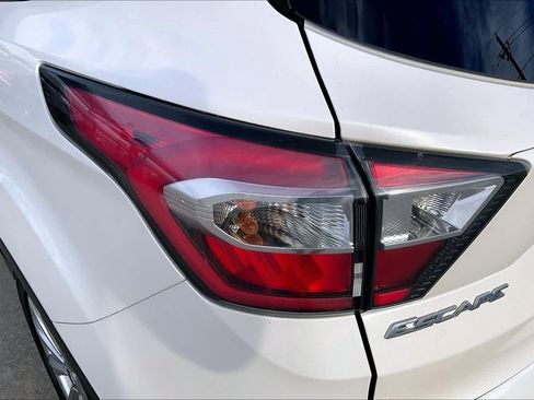 Used 2017 Ford Escape Titanium image 28