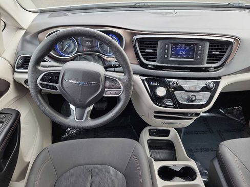 Used 2017 Chrysler Pacifica LX image 11