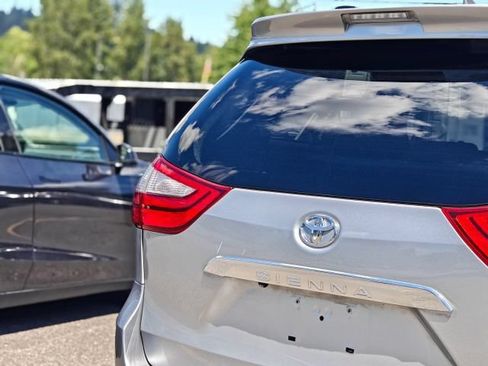 Used 2015 Toyota Sienna Limited Premium AWD/4WD image 8