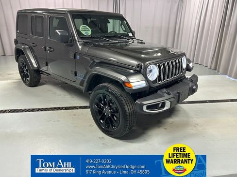 Used 2025 Jeep Wrangler Unlimited Sahara w/ Safety Group image 1