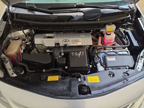 Used 2014 Toyota Prius V Three FWD image 17