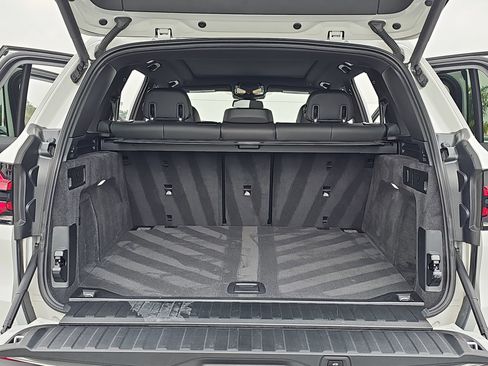 Used 2025 BMW X5 sDrive40i w/ Premium Package image 12