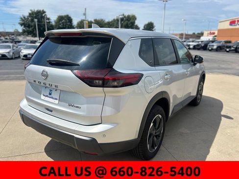 Used 2024 Nissan Rogue SV AWD/4WD image 5