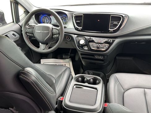 Used 2024 Chrysler Pacifica Touring-L w/ S Appearance Package FWD image 27