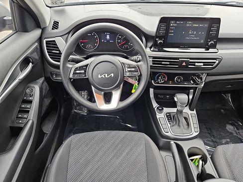 Certified 2022 Kia Seltos LX image 11