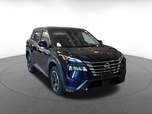 Used 2025 Nissan Rogue SV FWD image 3
