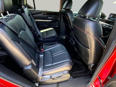 Used 2025 Honda Pilot TrailSport image 19