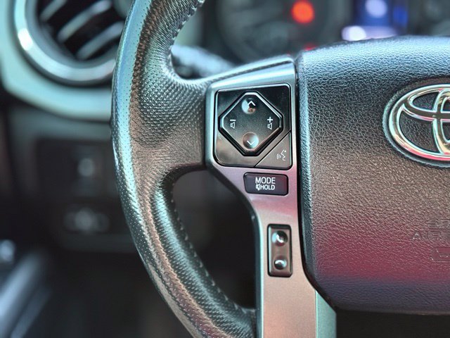 Used 2022 Toyota Tacoma TRD Off-Road AWD/4WD image 32