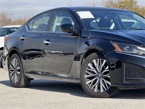 Used 2023 Nissan Altima 2.5 SV image 3