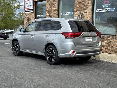 Used 2018 Mitsubishi Outlander SEL AWD/4WD image 3
