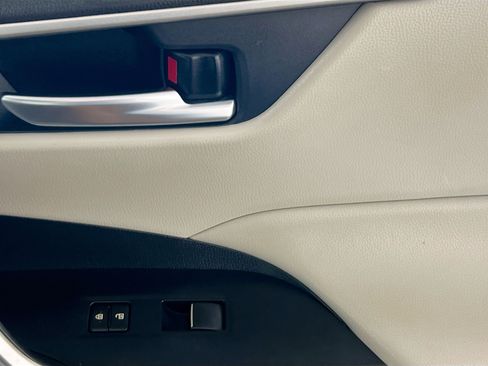 Used 2020 Toyota RAV4 XLE Premium FWD image 32