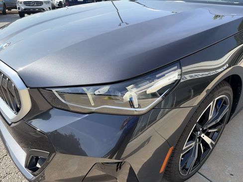 Used 2027 BMW 530i w/ M Sport Package RWD image 11