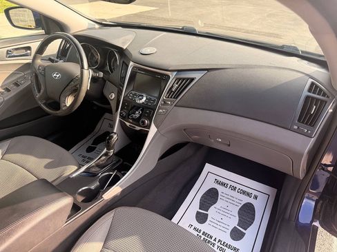 Used 2011 Hyundai Sonata SE w/ Navigation & Sunroof Pkg 4 FWD image 12