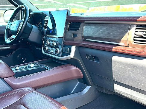 Used 2023 Ford Expedition Limited image 24