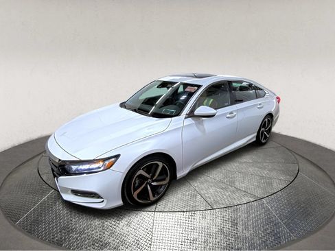Used 2018 Honda Accord Sport image 3