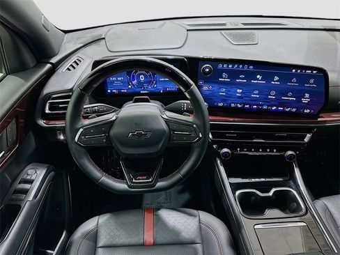 Used 2024 Chevrolet Traverse RS image 24