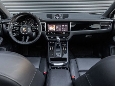 Certified 2025 Porsche Macan AWD/4WD image 15