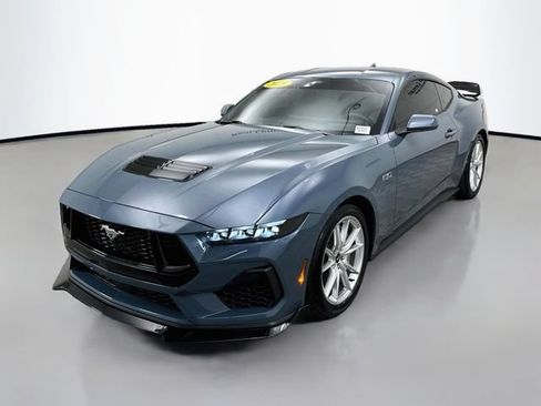 Used 2025 Ford Mustang GT Premium RWD image 3