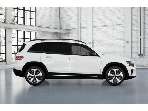 New 2026 Mercedes-Benz GLB 250 4MATIC image 2