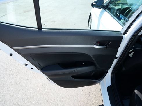Used 2018 Hyundai Elantra SE FWD image 17