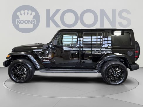 Used 2024 Jeep Wrangler Unlimited Sahara w/ Technology Group AWD/4WD image 2