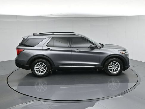 Used 2025 Ford Explorer Active RWD image 45