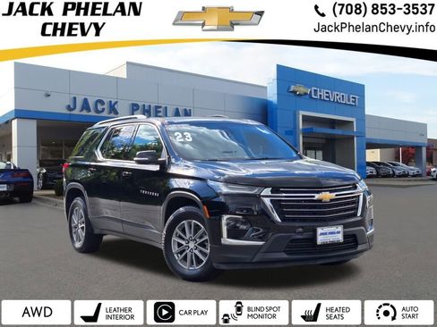 Used 2023 Chevrolet Traverse LT image 1