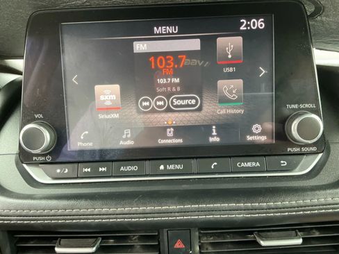 Used 2021 Nissan Rogue S image 27