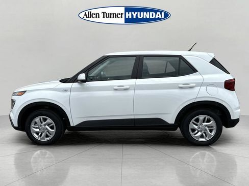 New 2026 Hyundai Venue SE FWD image 4