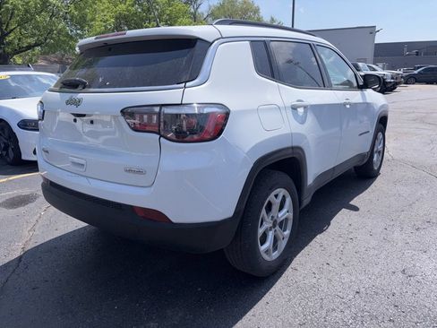 Used 2025 Jeep Compass Latitude AWD/4WD image 5