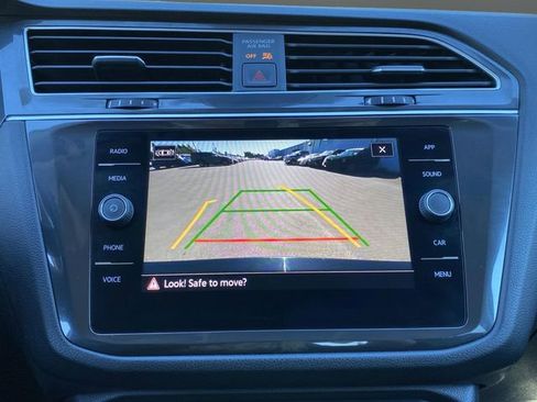 Used 2023 Volkswagen Tiguan SE image 9