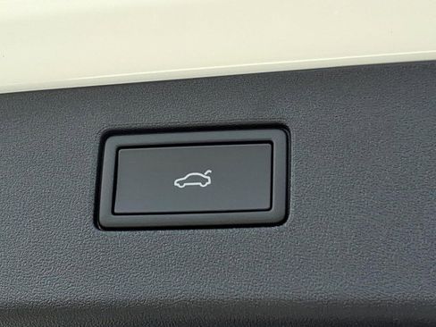 New 2026 Volkswagen Tiguan SE R-Line image 10