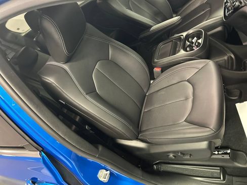 New 2027 Chrysler Pacifica Select FWD image 24