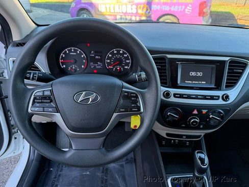 Used 2022 Hyundai Accent SE image 13