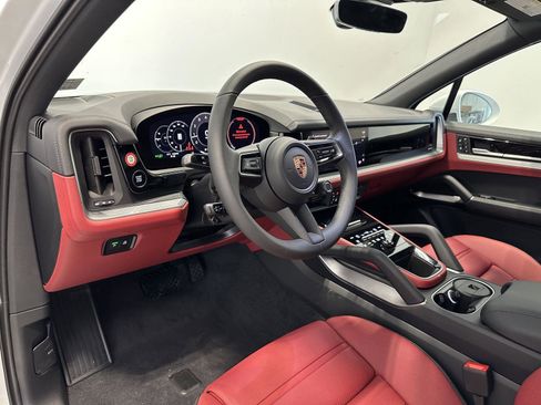 New 2026 Porsche Cayenne image 4