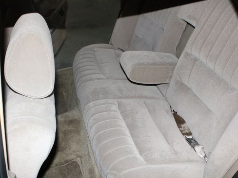 Used 1989 Lincoln Town Car RWD image 8