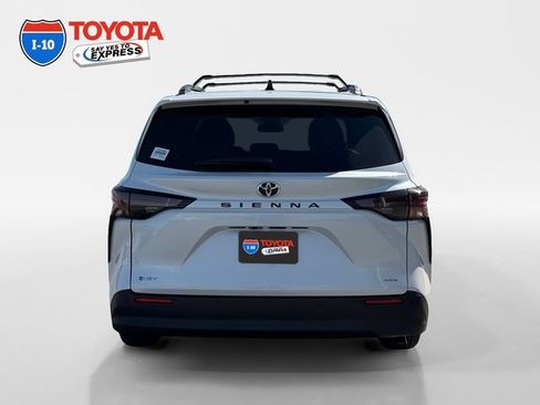 Certified 2026 Toyota Sienna XLE FWD image 4