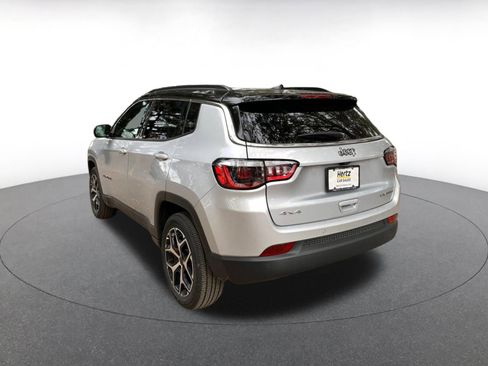 Used 2025 Jeep Compass Limited image 5