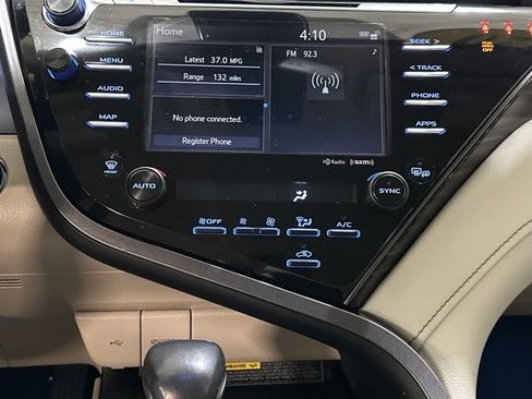 Used 2020 Toyota Camry XLE image 32