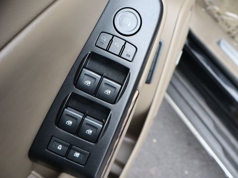 Used 2018 GMC Yukon SLT w/ Premium Edition image 29