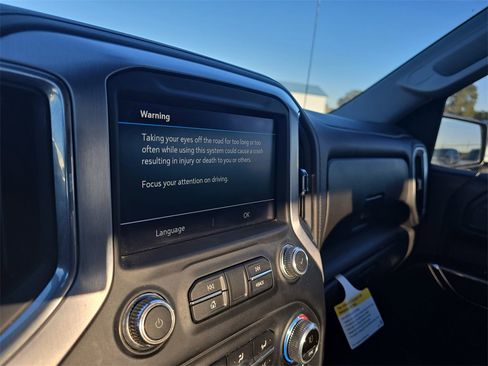 Used 2022 GMC Sierra 1500 SLE w/ X31 Off-Road Package image 18