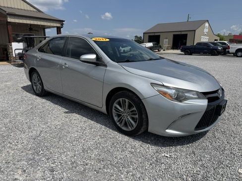 Used 2017 Toyota Camry SE FWD image 2